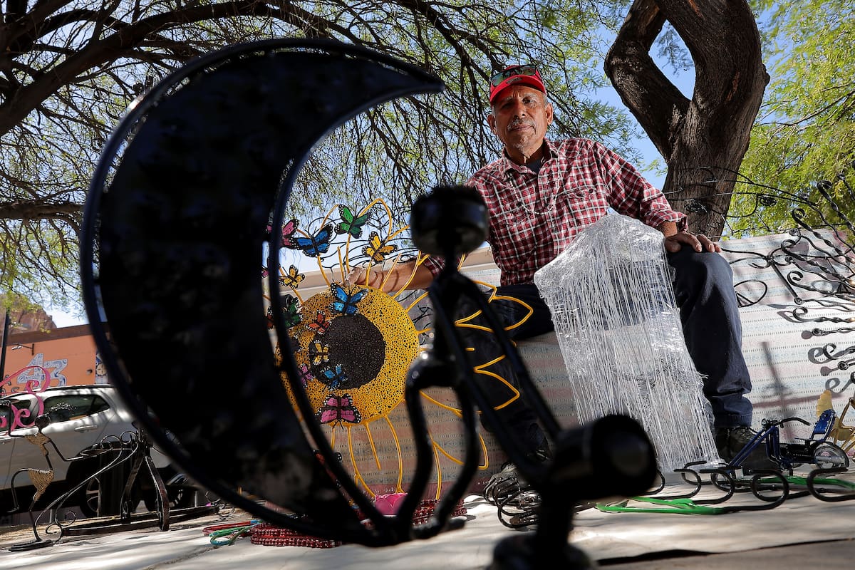Sergio Alonso da vida al fierro y lo convierte en arte que vende en el Centro de Hermosillo