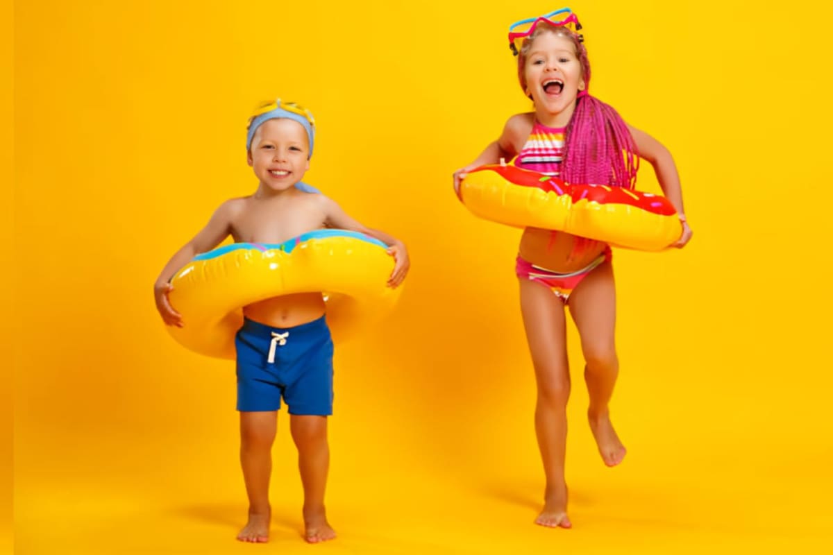 El color del traje de baño de tus hijos puede salvarles la vida: ¿cuál es el más seguro?