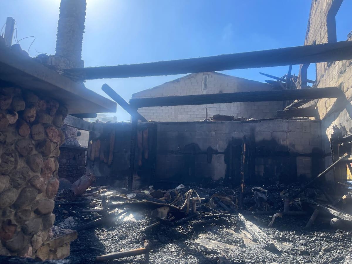 Emblemático restaurante La Estancia se consumió tras un incendio generado en la cocina. Foto: Carmen Gutierrez