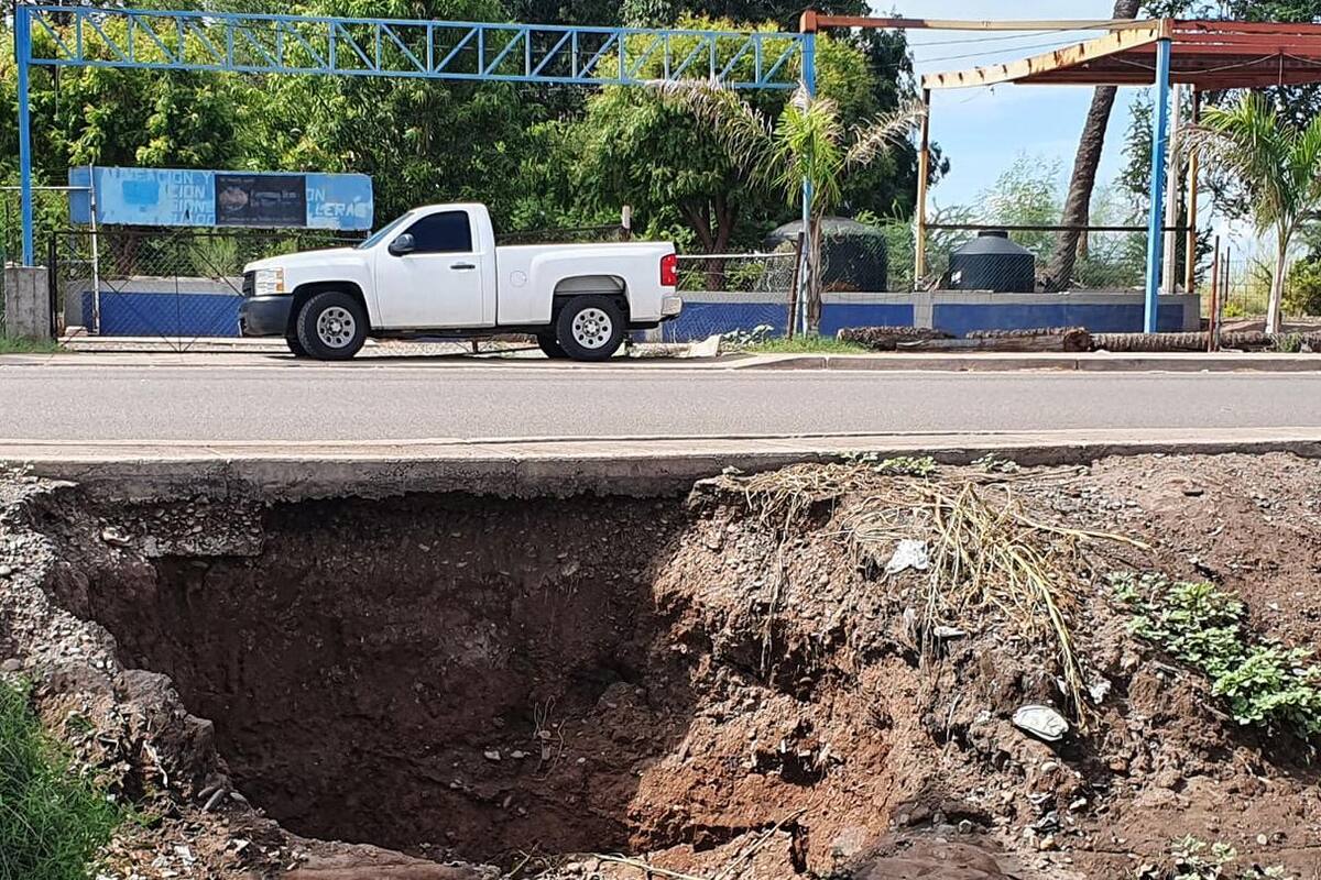 Ciudad Obregón: ¡Peligro! Se forma posible socavón en la calle 200 y Kino