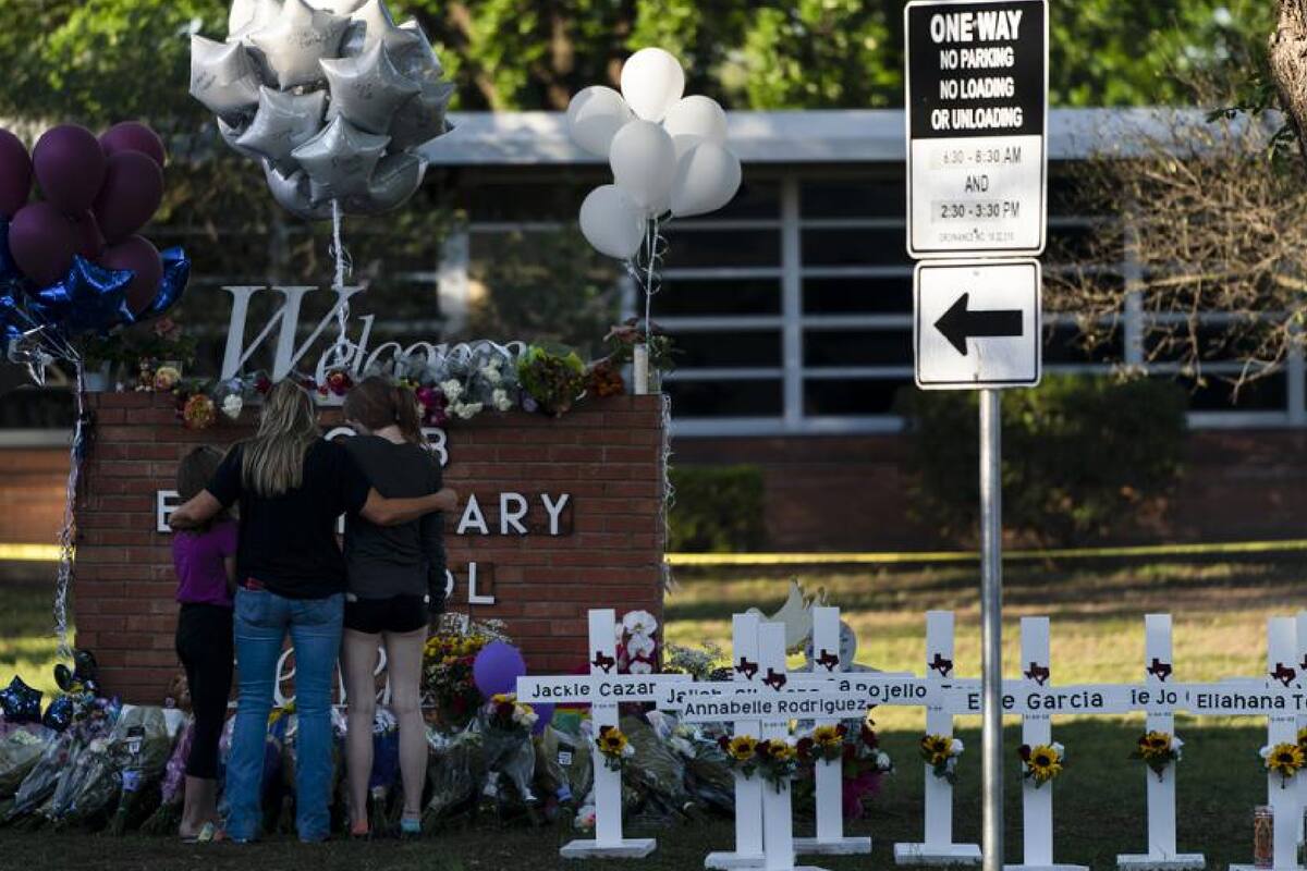 Familiares de víctimas de tiroteo en Texas sufren sus pérdidas