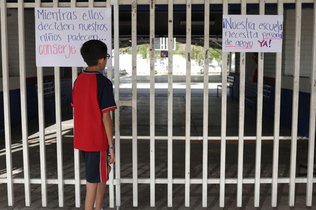 Padres toman por segunda vez primaria Amado Nervo en Mexicali; exigen intendente