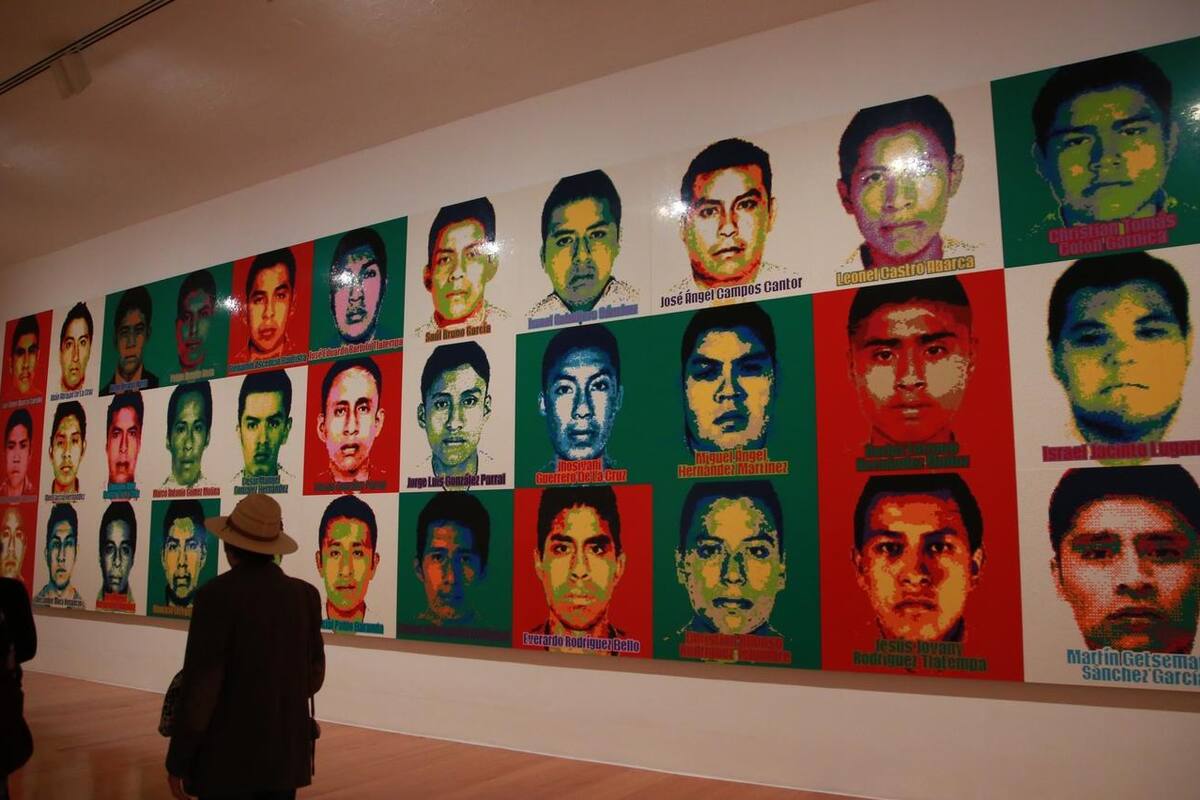 Familiares de víctimas de Ayotzinapa organizan caravana por escuelas normales
