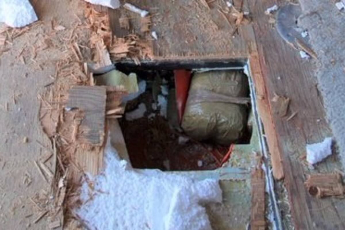 Descubren casi 70 paquetes de droga escondidos en casa rodante