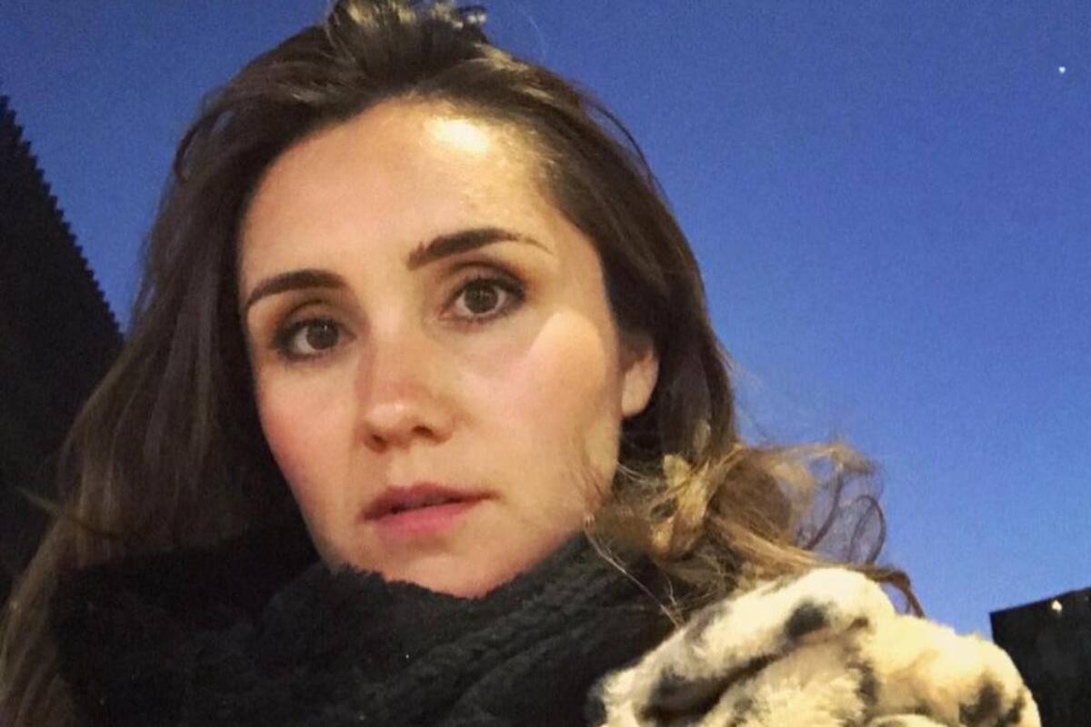 Dulce María aparece con una "pistola" en redes sociales