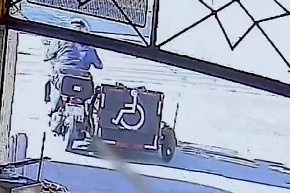 Joven repartidor en silla de ruedas se vuelve viral por su ejemplar esfuerzo y dedicación