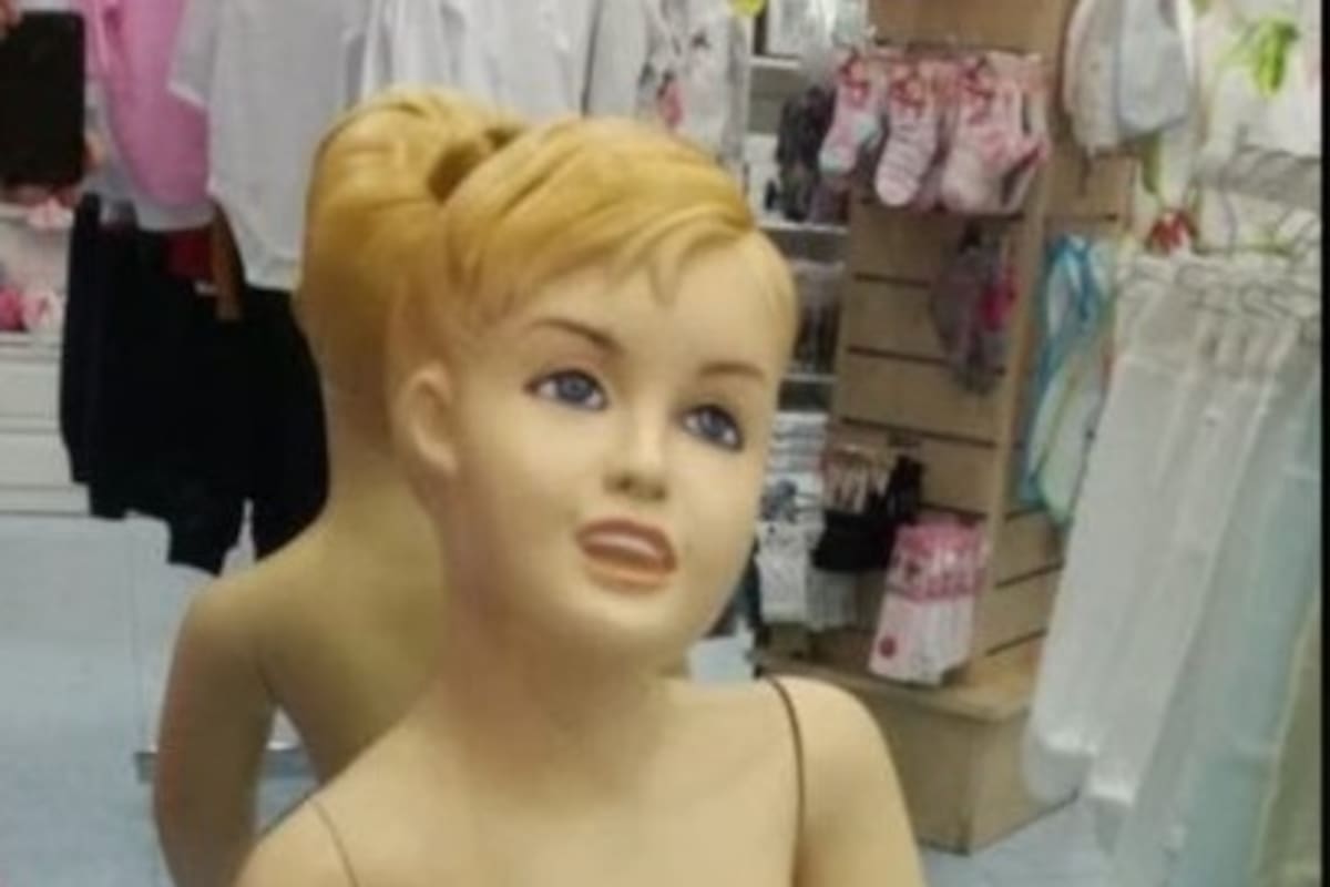 Perturbador anuncio sobre la venta de un maniquí porque "está poseído"