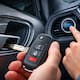 ¿Tu control del auto se quedó sin pila? El truco del sensor oculto para abrir y encender tu vehículo