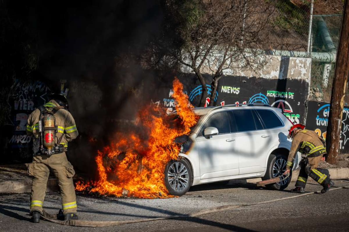 Vehículo se incendia en el bulevar Fundadores