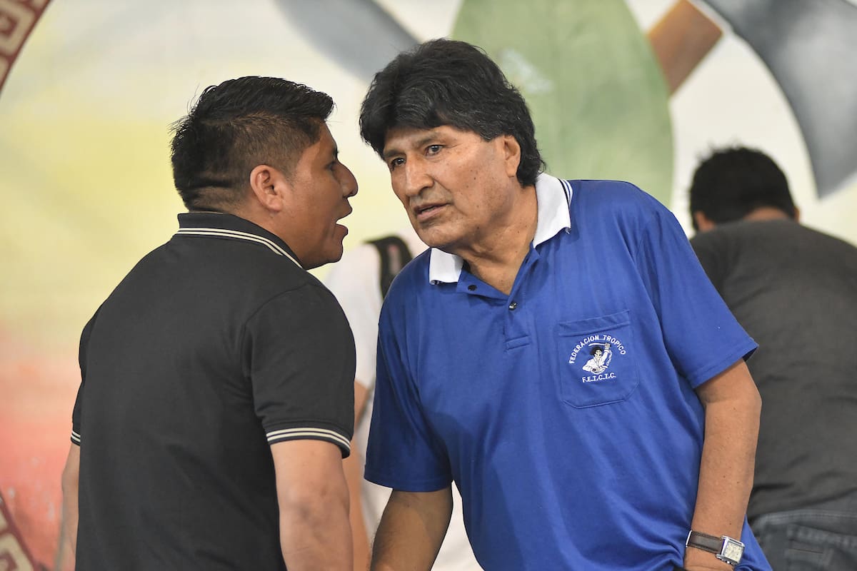 Campesinos “protegen” a Evo Morales ante orden de aprehensión