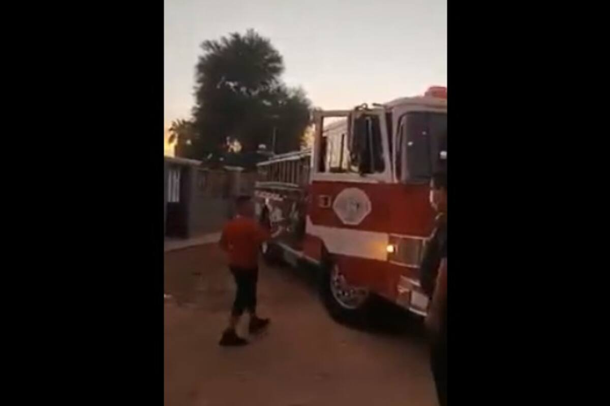 Bomberos sorprenden a Jose Eduardo en su cumpleaños