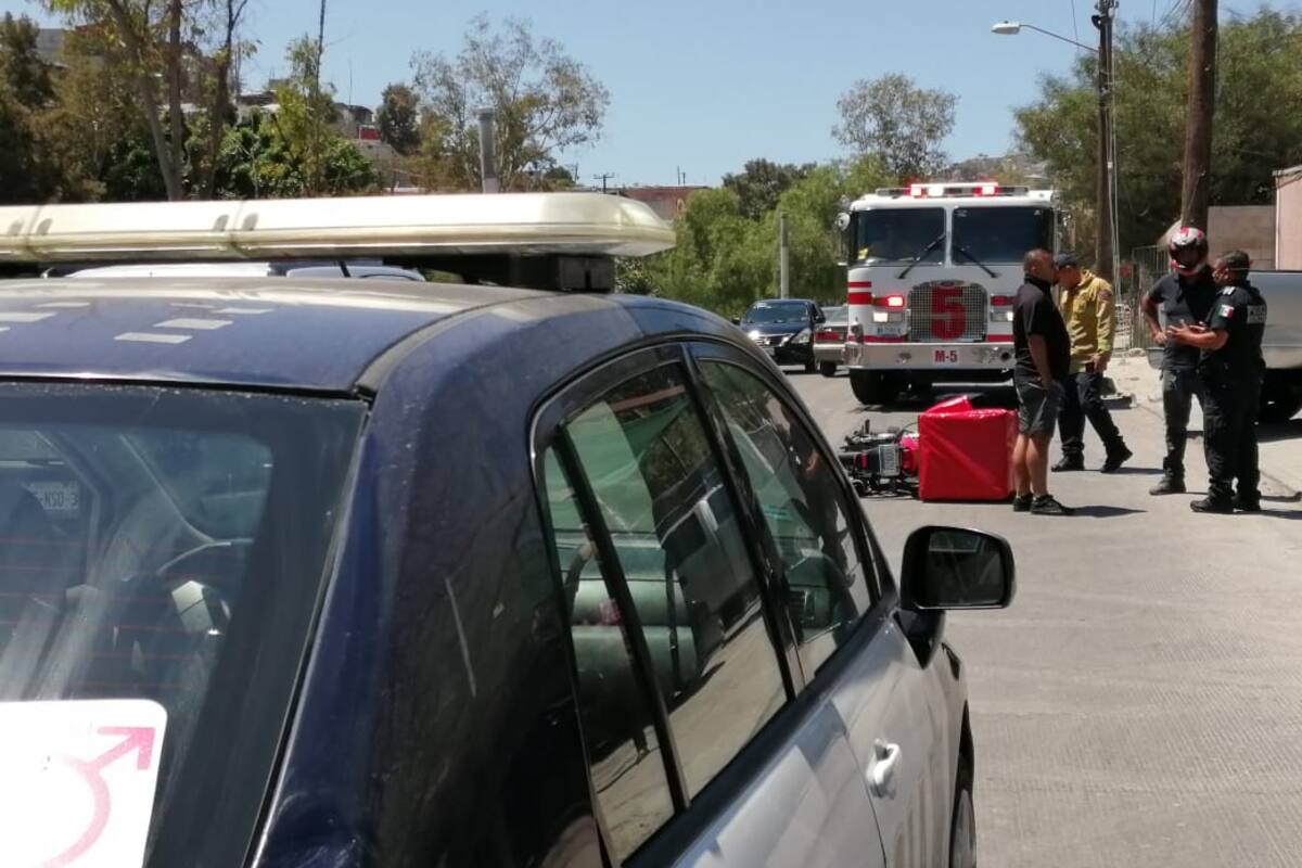Conductor impacta a motociclista en la colonia Camino Verde