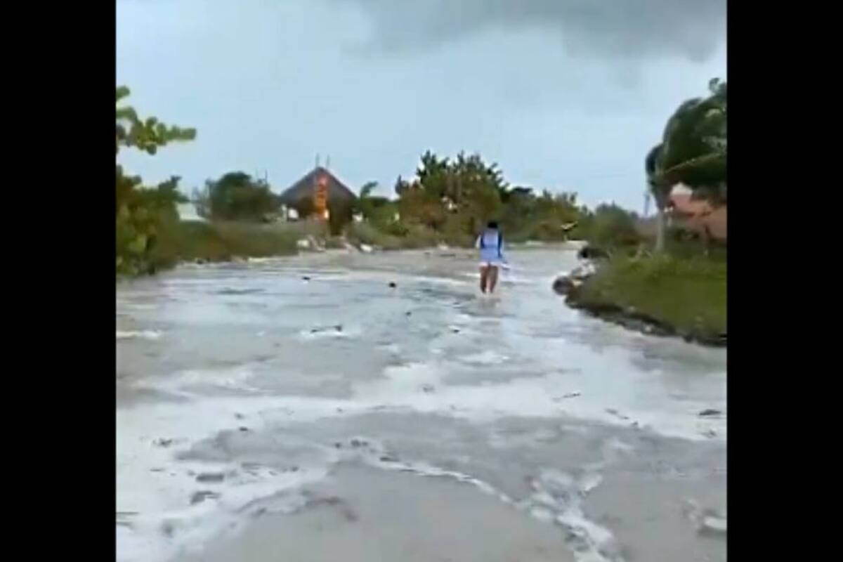 Frente frío 32 provoca inundaciones en Holbox