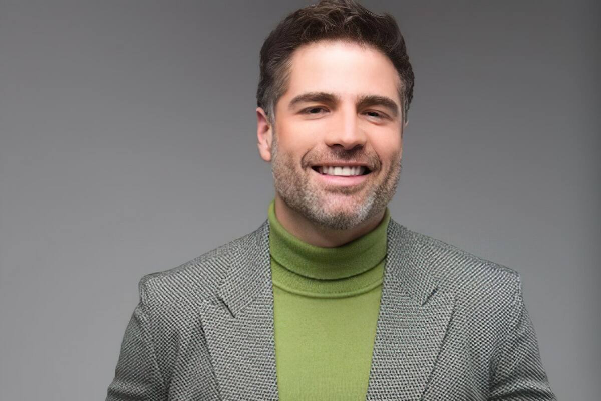 Roberto Manrique responde a comentario homofóbico