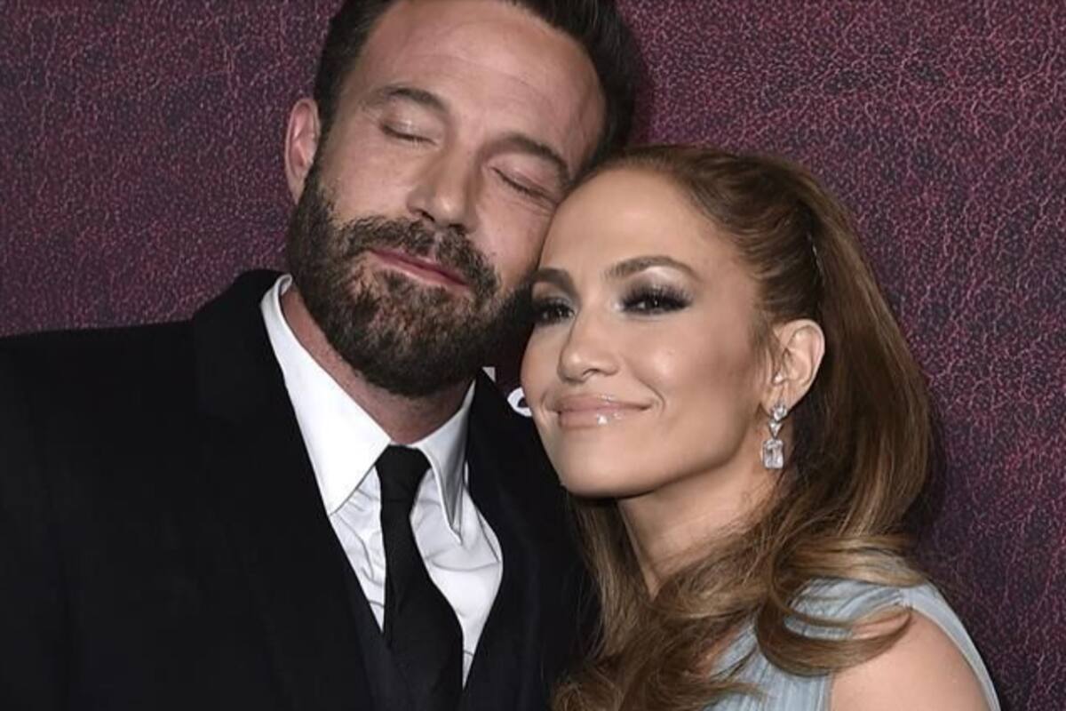 Una ambulancia fue vista fuera del lugar donde comenzaría la celebración de boda de JLo y Ben Affleck