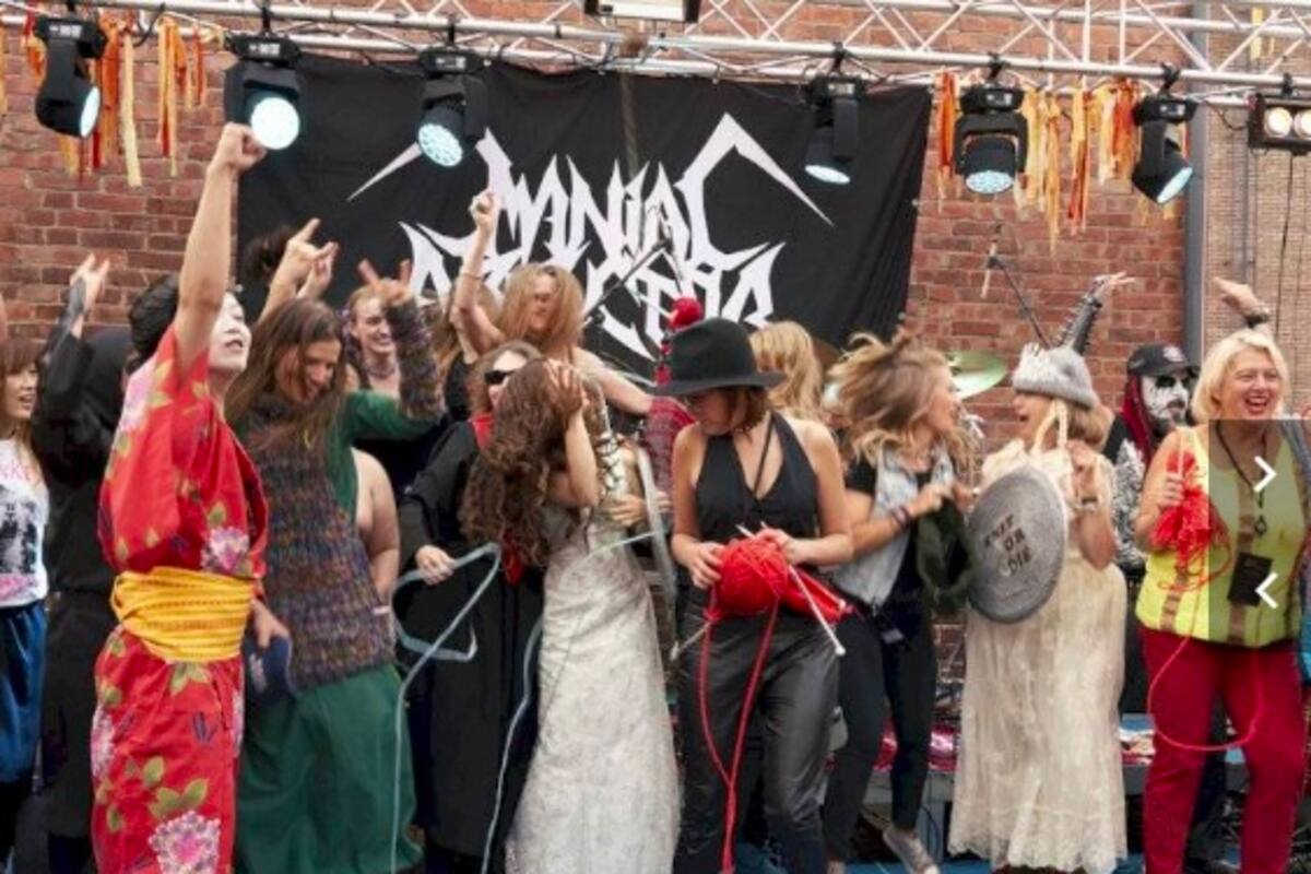 Realizan campeonato de tejido con heavy metal en Finlandia