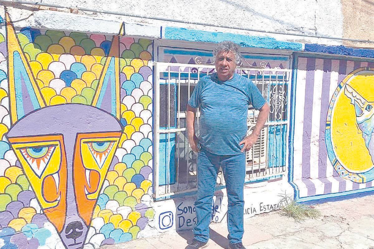 Roberto lleva arte y color al Cerro de la Campana