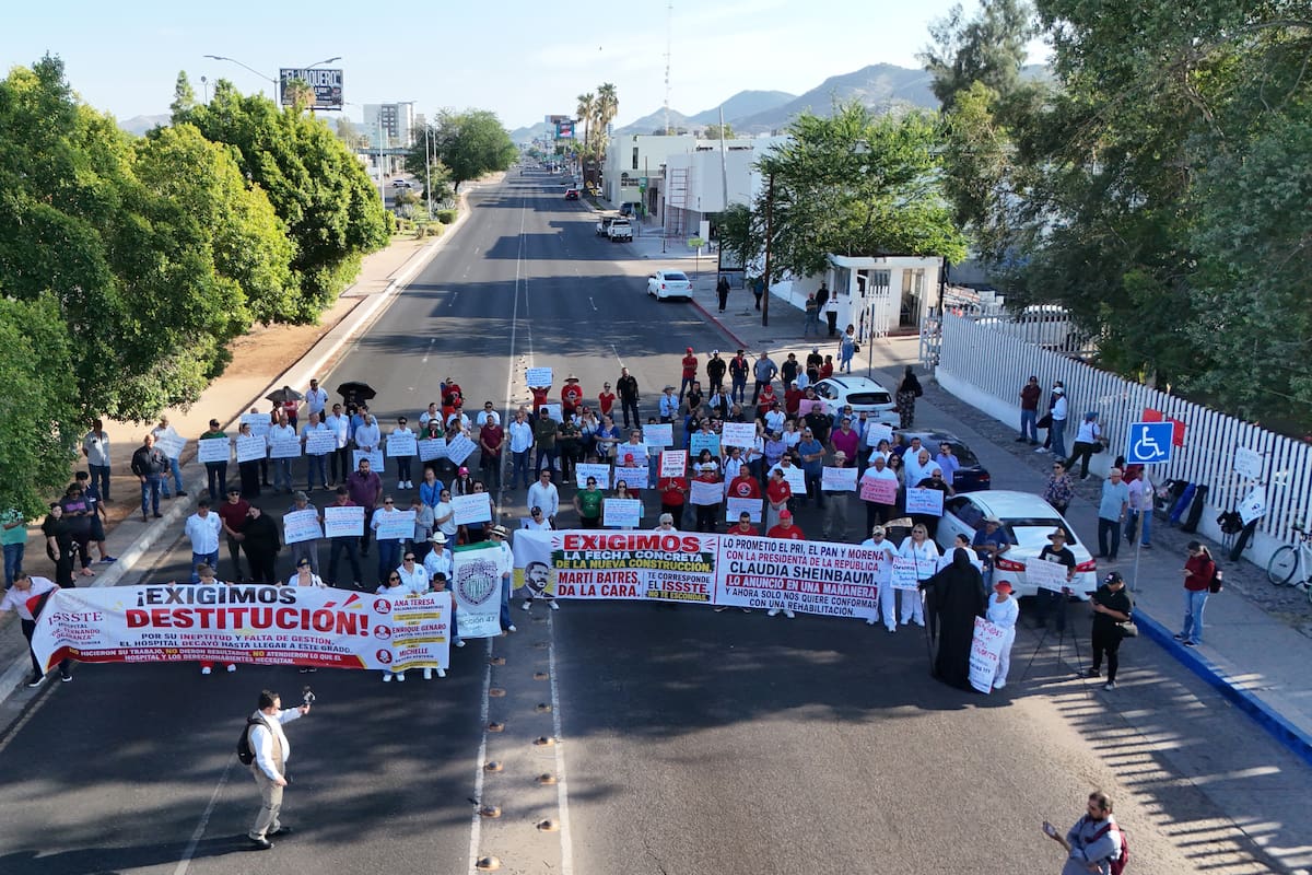 Derechohabientes del Issste bloquean de nuevo el bulevar Morelos en Hermosillo para exigir un nuevo hospital ante los problemas que enfrenta el Fernando Ocaranza