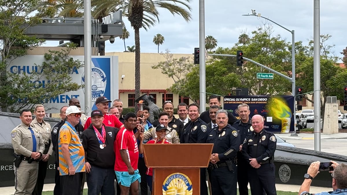 Inicia recorrido de policías con antorcha de Olimpiadas Especiales del Sur de California