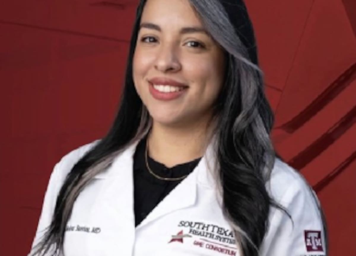 Actualmente, la niña está con sus abuelos, según relató el esposo de Bolívar. Este punto ha generado preocupación por el impacto familiar de las acciones migratorias, especialmente cuando involucran a menores de edad. Foto: Capture.