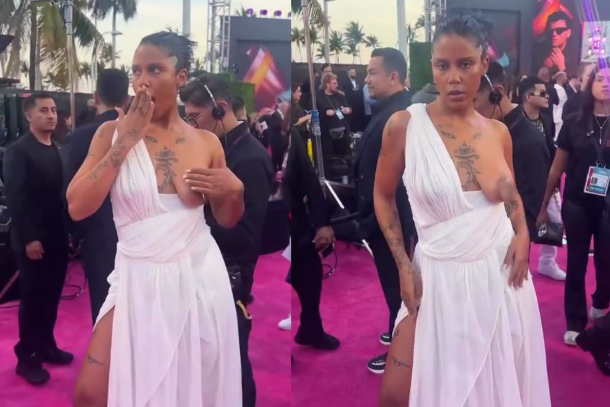 Tokischa impacta en Premio Lo Nuestro con revelador vestido de Vivienne Westwood y dice: “No me voy a operar las tetas”