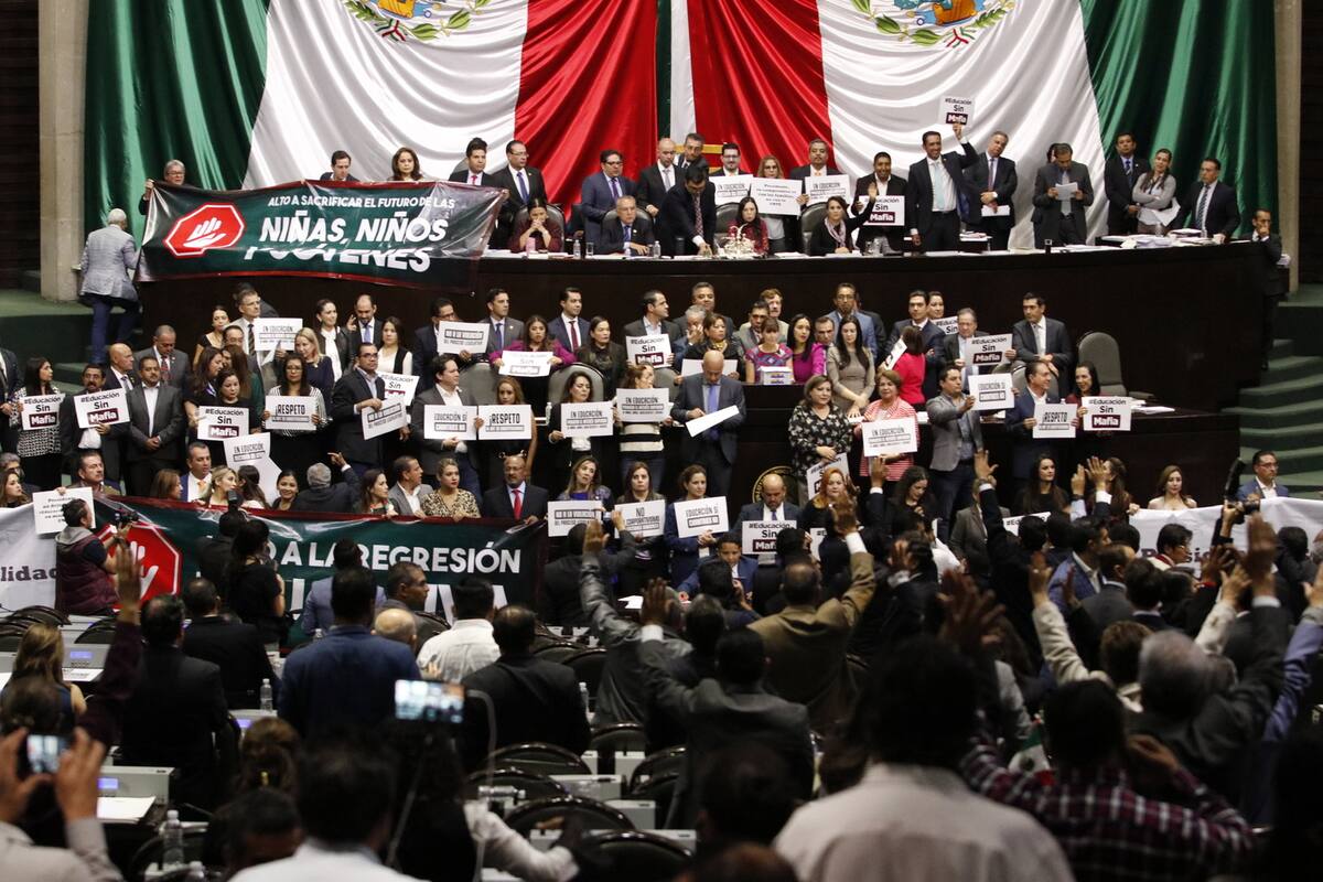 Diputados de Morena borran la reforma educativa de Enrique Peña Nieto