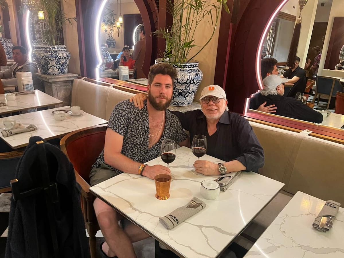 Luis de Llano y su hijo / Instagram @
luisdllanomacedo