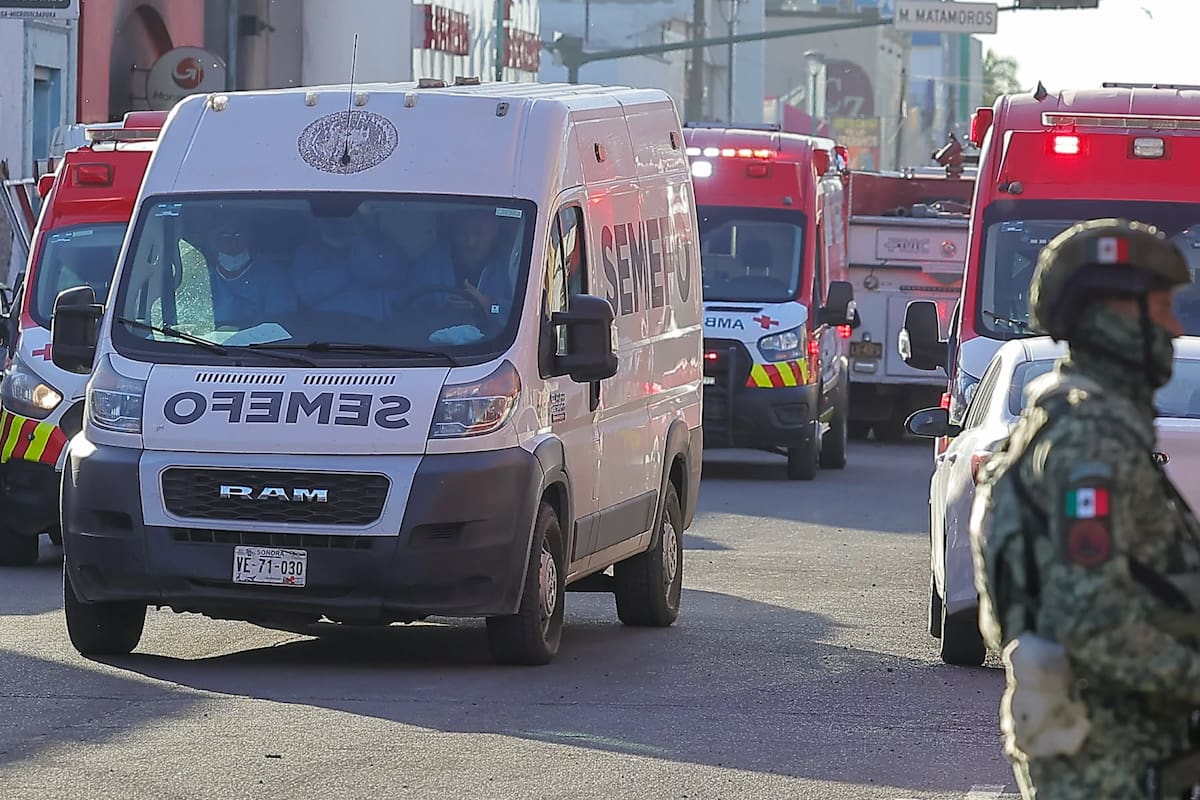 Explosión e incendio en comercio del Centro de Hermosillo deja al menos dos personas sin vida y varias lesionadas