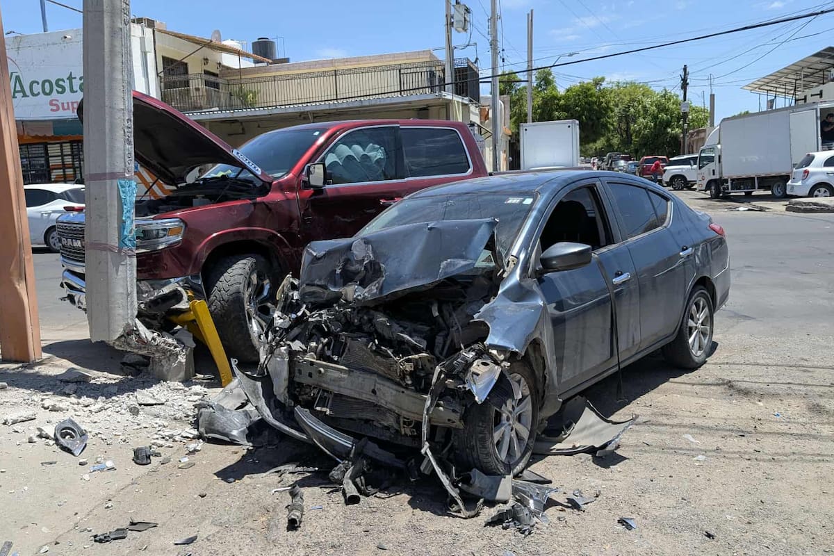 Conductor resulta lesionado tras choque de autos en la calle Reforma de Hermosillo