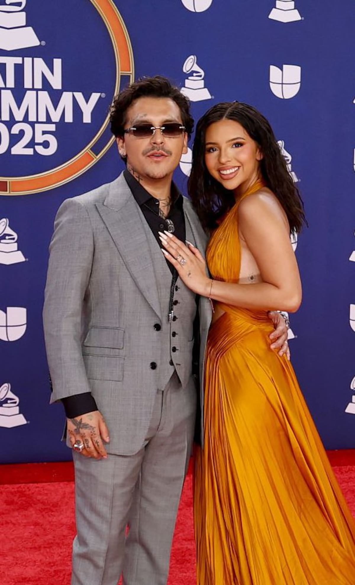 Christian Nodal y Ángela Aguilar en los Latin grammy 2025 | Cuenta de X: @_inmusic_