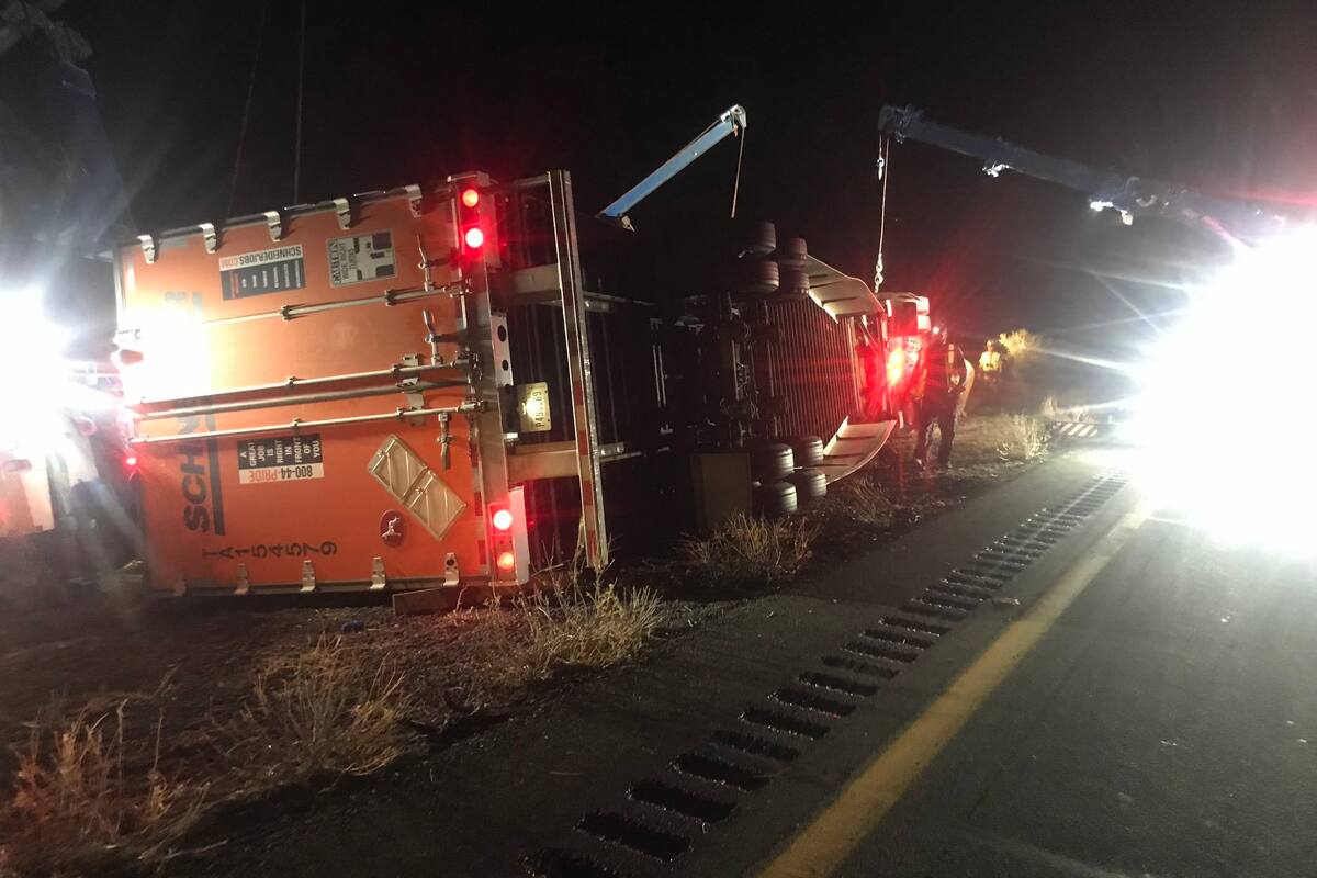 Fuertes vientos voltearon 6 camiones en Arizona; una persona falleció