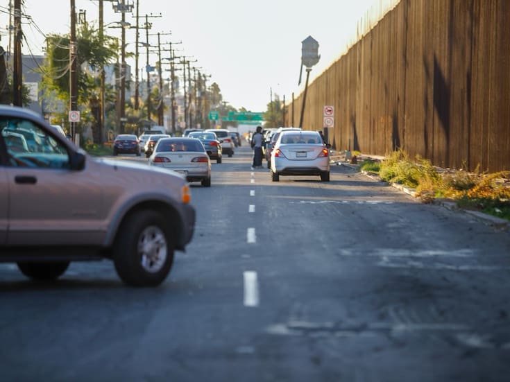 Filas de más de 1 hora de espera en garitas de Mexicali