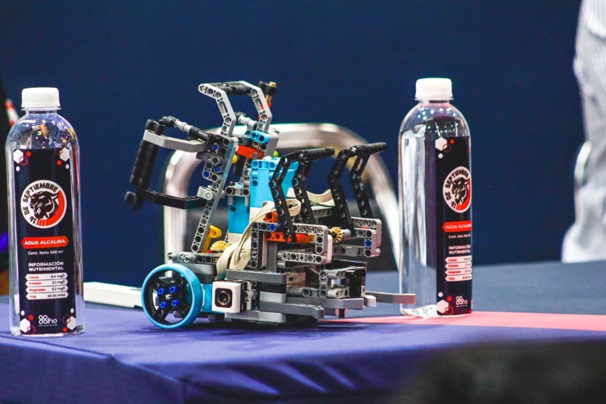 Los equipo Xicalibots y Panther Robotics, de la Preparatoria 16 de septiembre, representarán a México a nivel internacional en Panamá y en Estonia l Foto: Andres O. Farrera