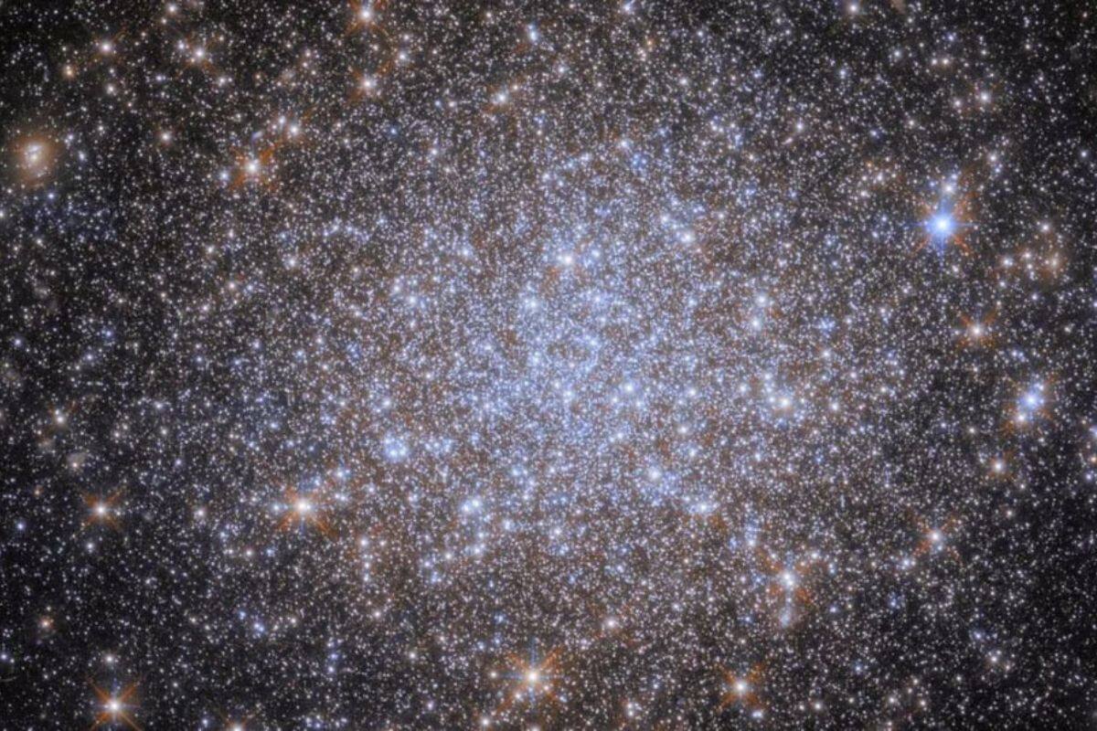 El Telescopio Hubble descubre un ‘fósil celeste’ en la Gran Nube de Magallanes