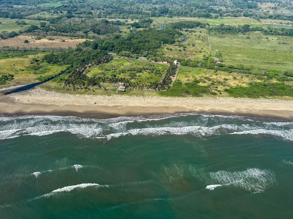 Durante los recorridos se revisaron diferentes puntos para evaluar las condiciones del litoral. (15/03/2026)| Foto: Secretaría de Medio Ambiente y Recursos Naturales.
