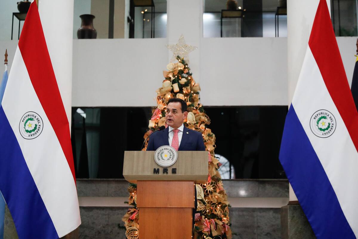 AME9021. ASUNCIÓN (PARAGUAY), 06/01/2025.- El ministro de relaciones exteriores de Paraguay, Rubén Ramírez, habla durante el pronunciamiento al Gobierno de Venezuela este lunes, en Asunción, Paraguay. El Gobierno de Paraguay reconoció este lunes a Edmundo González Urrutia como presidente electo de Venezuela y con derecho a asumir la conducción de ese país este viernes 10 de enero, en respuesta a la decisión de Caracas de romper relaciones con Asunción tras las declaraciones de apoyo del mandatario Santiago Peña al líder opositor. EFE/ Juan Pablo Pino