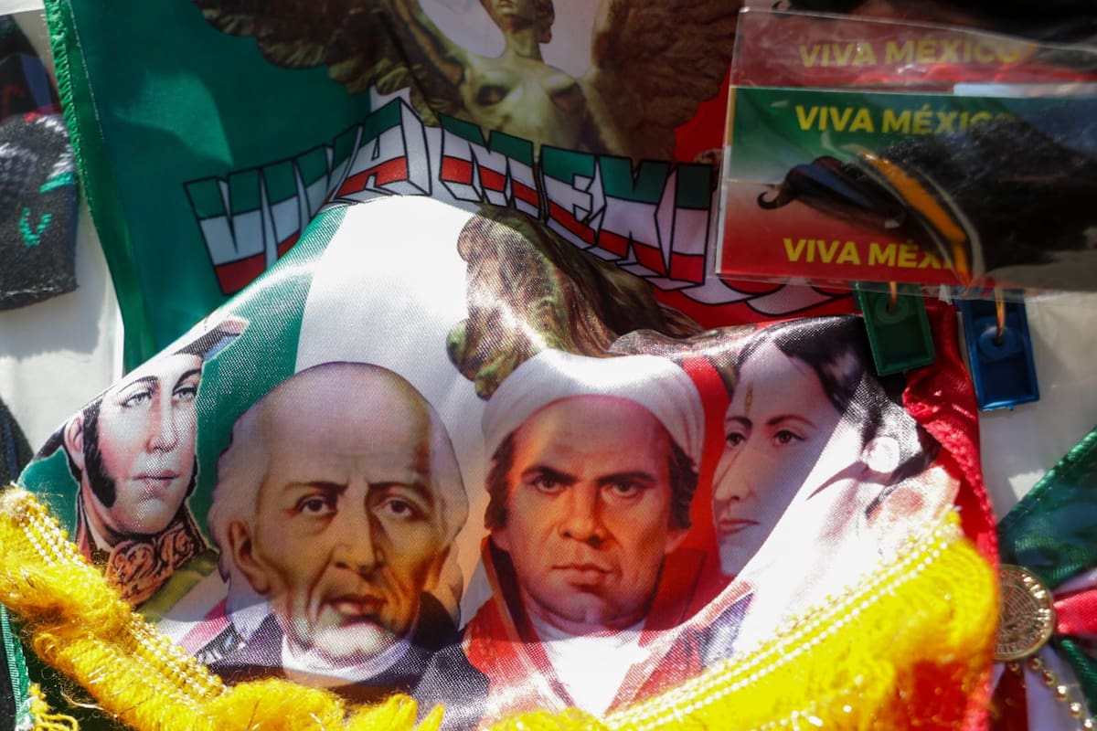 De Toluca a Mexicali para vender banderas; trabajan bajo más de 40 grados por las fiestas patrias