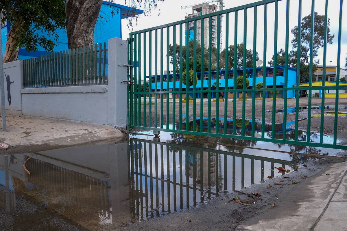 Buscarán que las próximas lluvias dañen lo menos posible los planteles educativos.