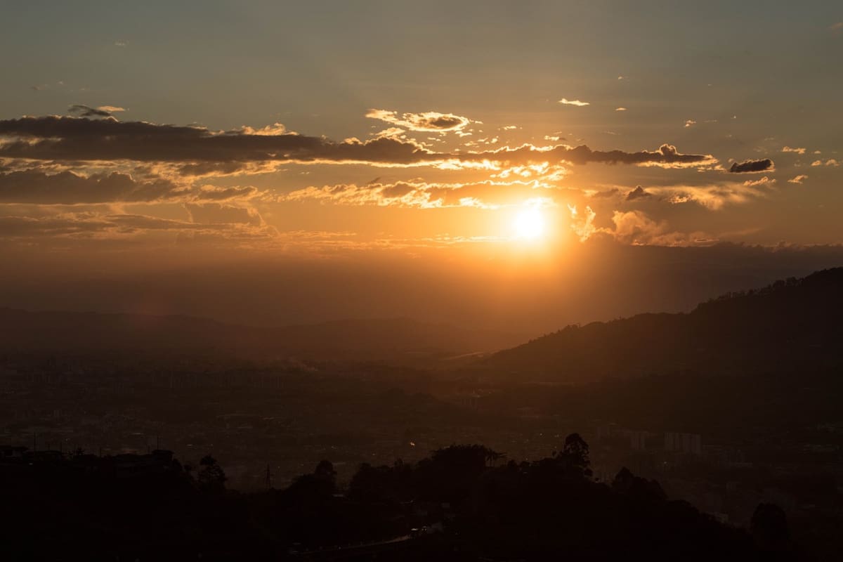 SMN advierte por lluvias, vientos fuertes y onda de calor en estos estados