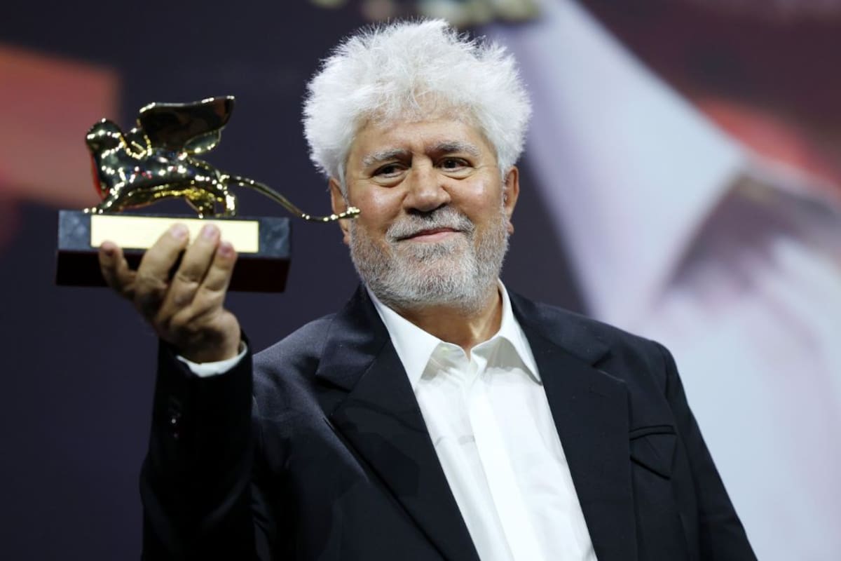 Pedro Almodóvar gana el León de Oro en el Festival de Cine de Venecia por ‘The Room Next Door’