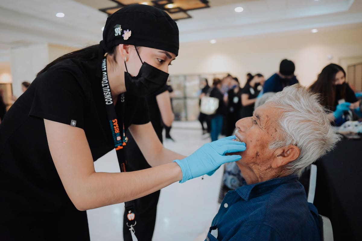 El programa Construyendo Sonrisas suma casi 2 mil prótesis entregadas en Hermosillo.