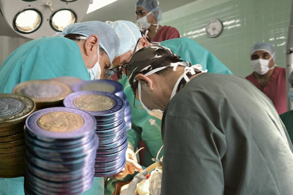En Rusia hombre entra a urgencias con hemorragia intestinal y los médicos le encuentran al menos 214 monedas de distintas denominaciones