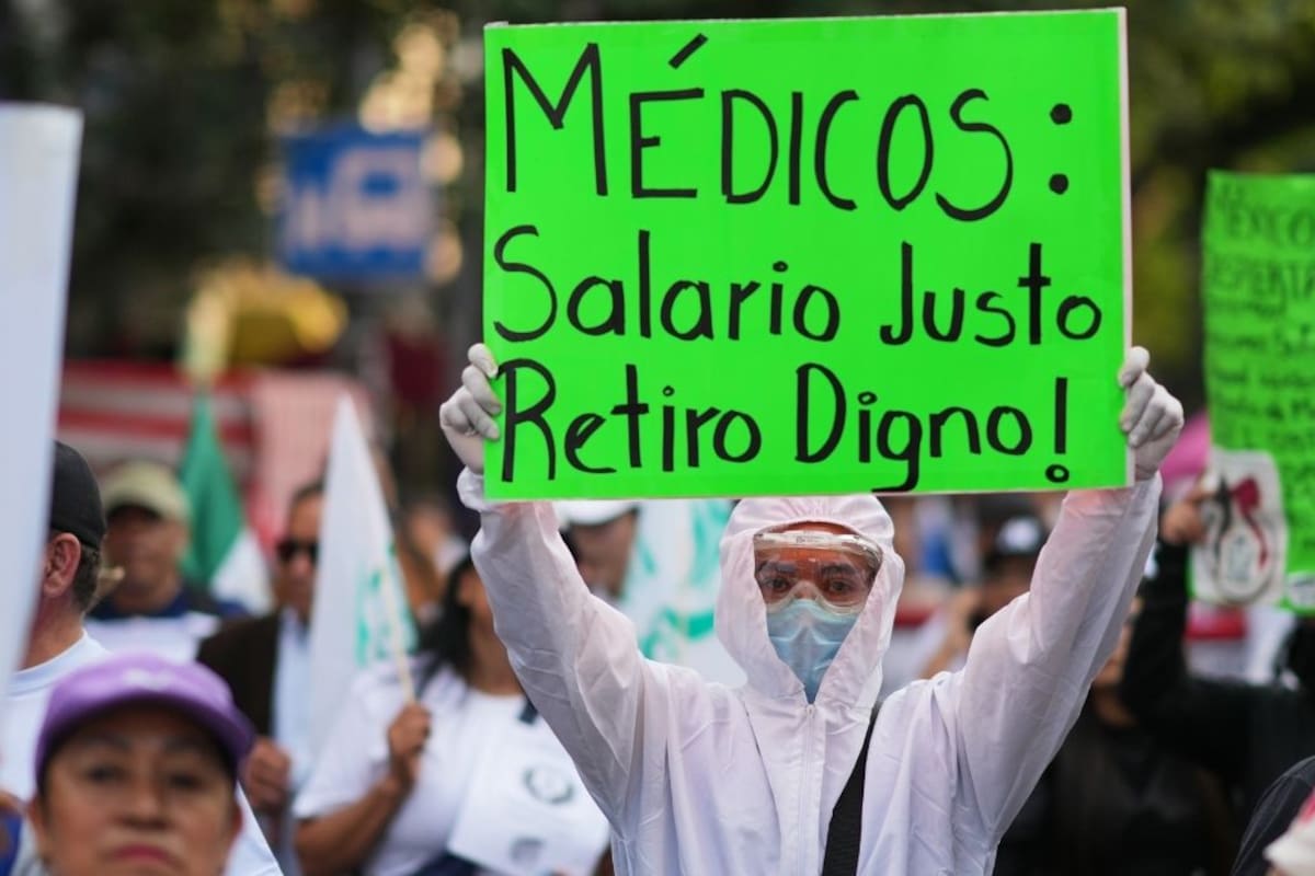 IMSS asigna 400 millones de pesos al año a la cúpula sindical para fiestas, regalos y turismo mientras el personal denuncia escasez de insumos médicos en clínicas