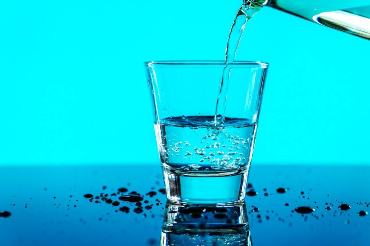 Los cambios en tu salud al consumir agua mineral a diario