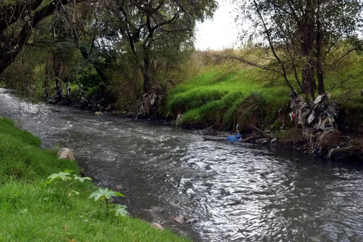 Los ríos Santiago, Atoyac, Tula y Tijuana enfrentan problemas de contaminación por aguas residuales y descargas industriales, con estudios que documentan sustancias químicas, daños en el ADN de habitantes de zonas cercanas y gases que deterioran la calidad del aire