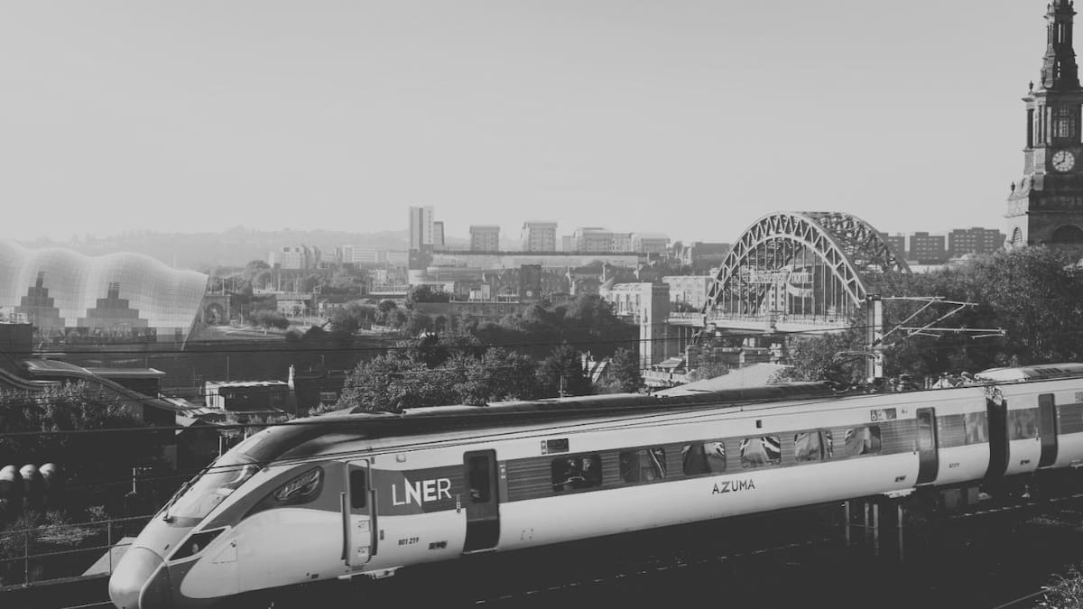 Ataque con cuchillo en tren de Londres deja a 10 heridos, 9 con pronóstico vital crítico