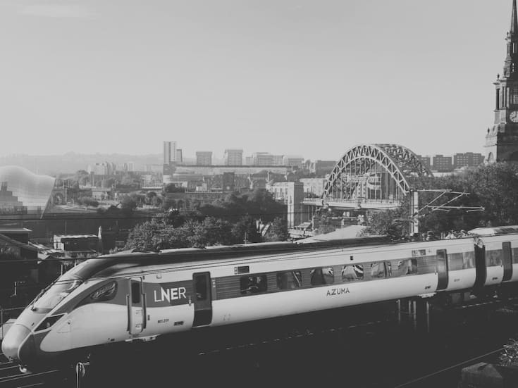 Ataque con cuchillo en tren de Londres deja a 10 heridos, 9 con pronóstico vital crítico