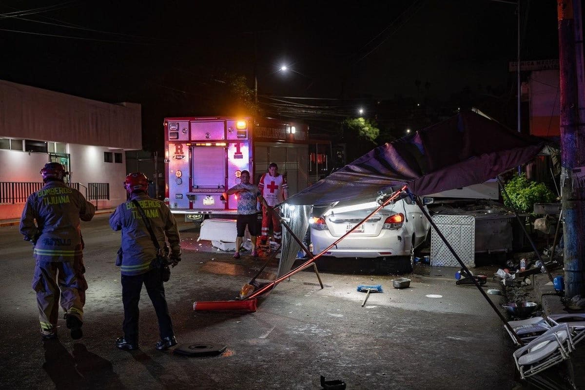 El choque ocurrió en la calle Quinta y avenida 5 de Mayo, en la Zona Centro de Tijuana. Foto: Border Zoom