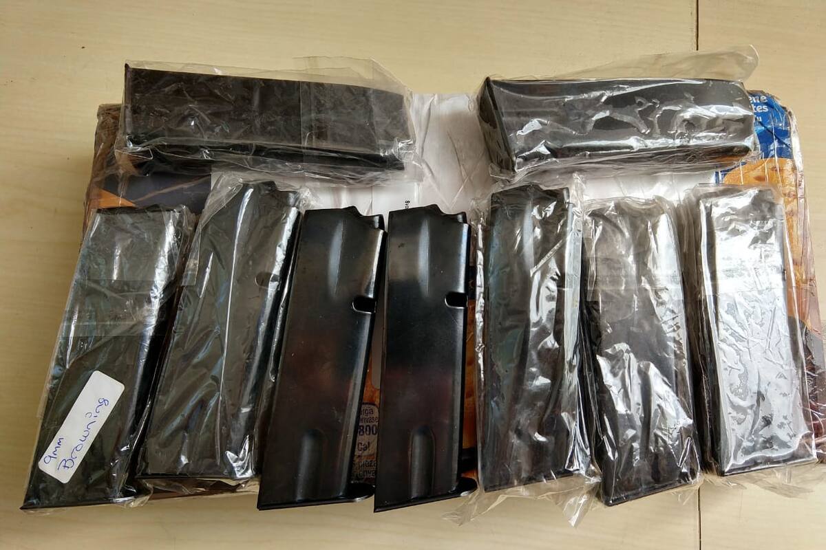 Aseguran en Culiacán cargadores y droga en empresas de paquetería