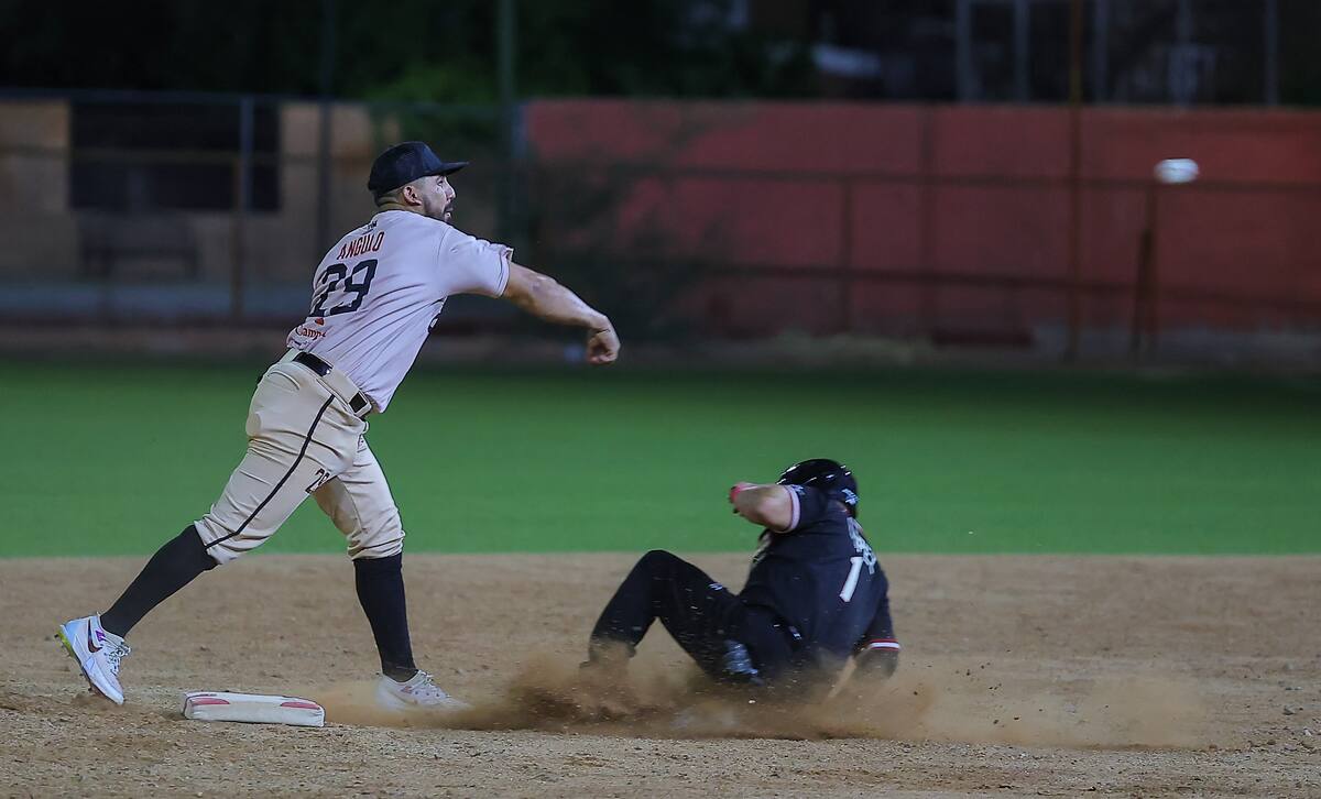 Foto Eleazar Escobar
Liga del sol encuentro entre Bocas chueca y D Backs
Lòpez de boca Chueca es out en segunda